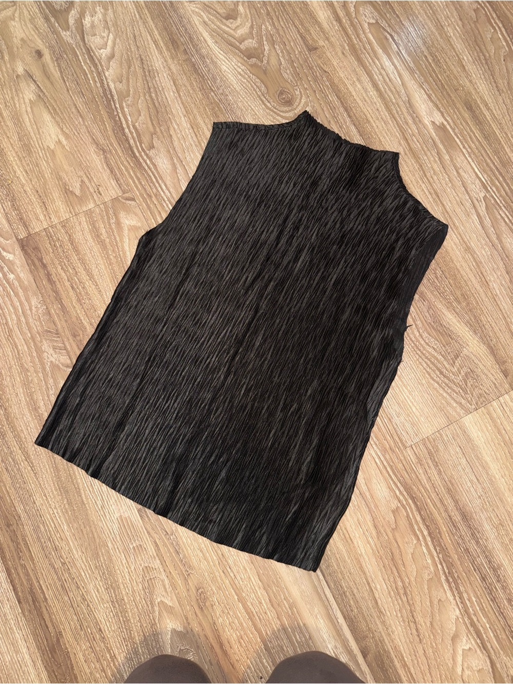 DKNY Black Sleeveless Pleated Tank Top